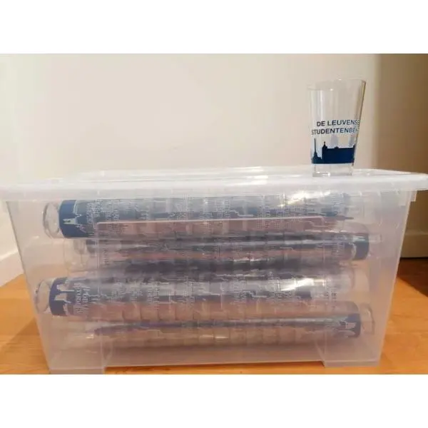 Crate of reusable plastic cups (240 cups)/Krat met herbruikbare plastic bekers (240 bekers)